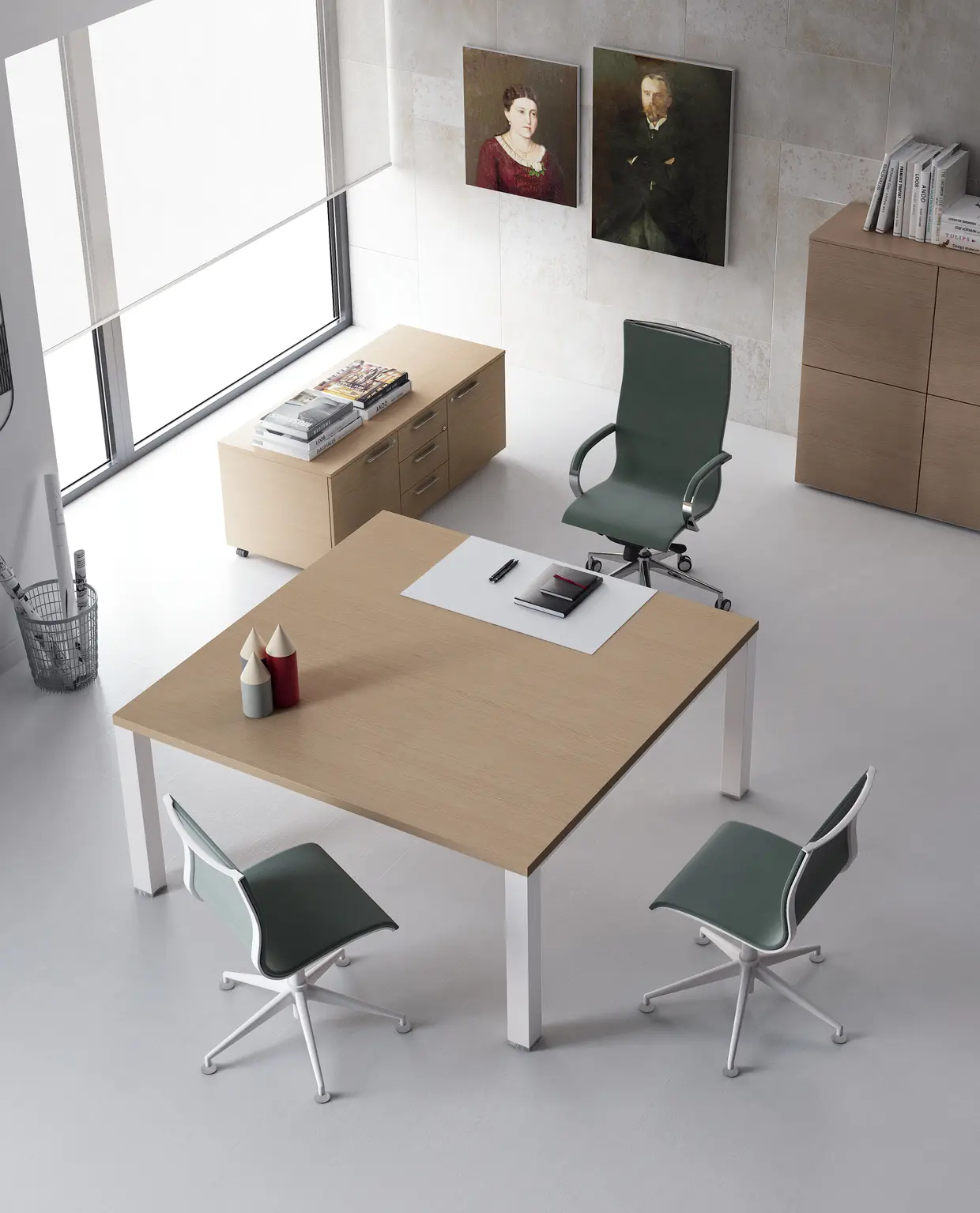 DEKKO Interiors | Αισθητική & Εργονομία στα Έπιπλα Γραφείου Asset – γραφείο με μεταλλική κατασκευή Η χαρακτηριστική σχεδίαση του γραφείου Asset Executive Office με μεταλλική κατασκευή ενισχύει την απλότητα των τετράγωνων σχημάτων και των ευθειών γραμμών. Ένα γραφείο που παραμένει τονισμένο με την πάροδο του χρόνου χάρη στα αυστηρά σχήματα και τον δυνατό σχεδιασμό του. Η σημαντική επιφάνεια εργασίας μελαμίνης, με πάχος 38 mm, στηρίζεται από τετράγωνα ατσάλινα πόδια, L. 80 mm, που υπογραμμίζουν τη στιβαρότητα και τη στιβαρότητα της κατασκευής. Τα πόδια ενώνονται, δύο προς δύο, με μια ορθογώνια εγκάρσια ράβδο (Π. 80 mm Υ. 30 mm) και είναι εξοπλισμένα με ένα ατσάλινο ένθετο εφοδιασμένο με πόδι ισοπέδωσης. Δύο δοκοί κάτω από το δάπεδο, συγκολλημένες στις εγκάρσιες δοκούς του σκέλους, ολοκληρώνουν τη δομή, σταθεροποιώντας την επιφάνεια εργασίας. Ιδιαίτερη προσοχή έχει δοθεί στις λεπτομέρειες: ένα μεταλλικό περίβλημα σε σχήμα χάλυβα (πάχους 1,2 mm), έχει σχεδιαστεί για να κρύβει την εγκάρσια δοκό του ποδιού, ενώ ένα πλαίσιο αλουμινίου ακολουθεί το προφίλ τόσο της δομής όσο και της κορυφής, δίνοντας κομψότητα στο σύνολο. τραπέζι.