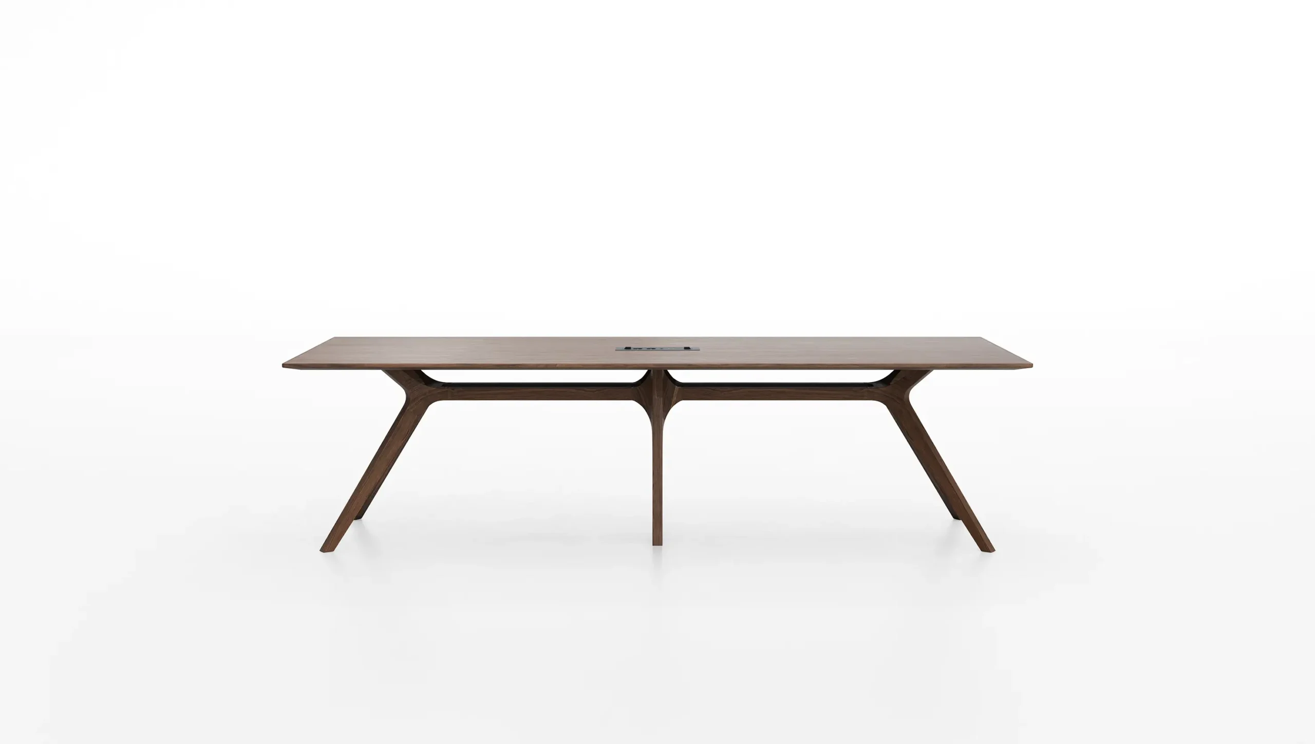 DEKKO Interiors | Αισθητική & Εργονομία στα Έπιπλα Γραφείου Η κατασκευή του γραφείου αποπνέει μια ευάερη και δυναμική αίσθηση, χάρη στην ξύλινη δομή του, η οποία είναι εμπνευσμένη από το στυλ "Mollinian". Αυτή η μοναδική κατασκευή στηρίζει είτε μια γυάλινη είτε μια ξύλινη επιφάνεια σε μια εντυπωσιακή ισορροπία αντίθετων δυνάμεων, δημιουργώντας ένα εντυπωσιακό οπτικό αποτέλεσμα. Το πολύτιμο ξύλο καρυδιάς παίζει κεντρικό ρόλο στον σχεδιασμό του γραφείου. Η επιφάνεια εργασίας, κατασκευασμένη από φυσικό καρυδιά ξύλο, είναι το αποκορύφωμα της υλικότητας και της χειροτεχνίας, με ένα συμπαγές προφίλ και στρογγυλεμένες άκρες που αναδεικνύουν τη φυσική ομορφιά του υλικού. Η γοητεία του κρυστάλλου συναντά την ισχυρή και στιβαρή αίσθηση του μαόνι kotibé στη δομή του γραφείου. Προτείνεται σε δύο εκδόσεις: λευκή και ανθρακί λάκα, προσφέροντας έτσι ευελιξία στον σχεδιασμό του εσωτερικού χώρου. Οι κρυστάλλινες επιφάνειες είναι διαθέσιμες σε τρεις εκδόσεις: εξαιρετικά διαφανές γυαλί, λευκό λακαρισμένο γυαλί, και καπνιστό γυαλί, όλα πάχους 15 mm, προσδίδοντας μία επιπλέον διάσταση πολυτέλειας.