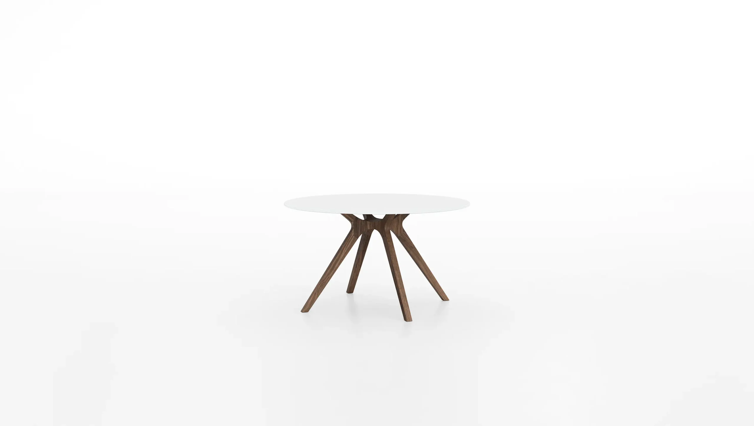 DEKKO Interiors | Αισθητική & Εργονομία στα Έπιπλα Γραφείου Η κατασκευή του γραφείου αποπνέει μια ευάερη και δυναμική αίσθηση, χάρη στην ξύλινη δομή του, η οποία είναι εμπνευσμένη από το στυλ "Mollinian". Αυτή η μοναδική κατασκευή στηρίζει είτε μια γυάλινη είτε μια ξύλινη επιφάνεια σε μια εντυπωσιακή ισορροπία αντίθετων δυνάμεων, δημιουργώντας ένα εντυπωσιακό οπτικό αποτέλεσμα. Το πολύτιμο ξύλο καρυδιάς παίζει κεντρικό ρόλο στον σχεδιασμό του γραφείου. Η επιφάνεια εργασίας, κατασκευασμένη από φυσικό καρυδιά ξύλο, είναι το αποκορύφωμα της υλικότητας και της χειροτεχνίας, με ένα συμπαγές προφίλ και στρογγυλεμένες άκρες που αναδεικνύουν τη φυσική ομορφιά του υλικού. Η γοητεία του κρυστάλλου συναντά την ισχυρή και στιβαρή αίσθηση του μαόνι kotibé στη δομή του γραφείου. Προτείνεται σε δύο εκδόσεις: λευκή και ανθρακί λάκα, προσφέροντας έτσι ευελιξία στον σχεδιασμό του εσωτερικού χώρου. Οι κρυστάλλινες επιφάνειες είναι διαθέσιμες σε τρεις εκδόσεις: εξαιρετικά διαφανές γυαλί, λευκό λακαρισμένο γυαλί, και καπνιστό γυαλί, όλα πάχους 15 mm, προσδίδοντας μία επιπλέον διάσταση πολυτέλειας.