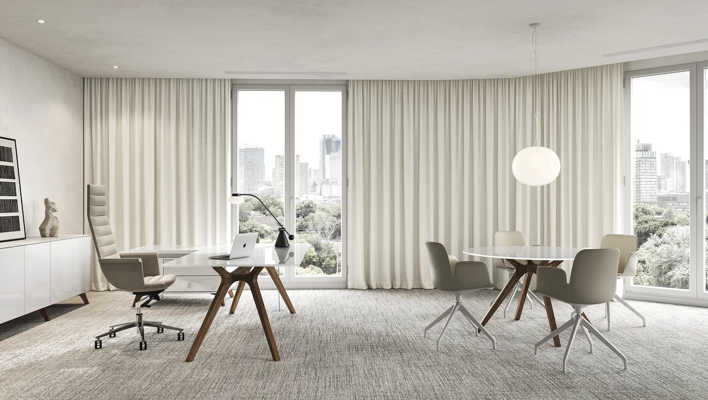 DEKKO Interiors | Αισθητική & Εργονομία στα Έπιπλα Γραφείου Η κατασκευή του γραφείου αποπνέει μια ευάερη και δυναμική αίσθηση, χάρη στην ξύλινη δομή του, η οποία είναι εμπνευσμένη από το στυλ "Mollinian". Αυτή η μοναδική κατασκευή στηρίζει είτε μια γυάλινη είτε μια ξύλινη επιφάνεια σε μια εντυπωσιακή ισορροπία αντίθετων δυνάμεων, δημιουργώντας ένα εντυπωσιακό οπτικό αποτέλεσμα. Το πολύτιμο ξύλο καρυδιάς παίζει κεντρικό ρόλο στον σχεδιασμό του γραφείου. Η επιφάνεια εργασίας, κατασκευασμένη από φυσικό καρυδιά ξύλο, είναι το αποκορύφωμα της υλικότητας και της χειροτεχνίας, με ένα συμπαγές προφίλ και στρογγυλεμένες άκρες που αναδεικνύουν τη φυσική ομορφιά του υλικού. Η γοητεία του κρυστάλλου συναντά την ισχυρή και στιβαρή αίσθηση του μαόνι kotibé στη δομή του γραφείου. Προτείνεται σε δύο εκδόσεις: λευκή και ανθρακί λάκα, προσφέροντας έτσι ευελιξία στον σχεδιασμό του εσωτερικού χώρου. Οι κρυστάλλινες επιφάνειες είναι διαθέσιμες σε τρεις εκδόσεις: εξαιρετικά διαφανές γυαλί, λευκό λακαρισμένο γυαλί, και καπνιστό γυαλί, όλα πάχους 15 mm, προσδίδοντας μία επιπλέον διάσταση πολυτέλειας.